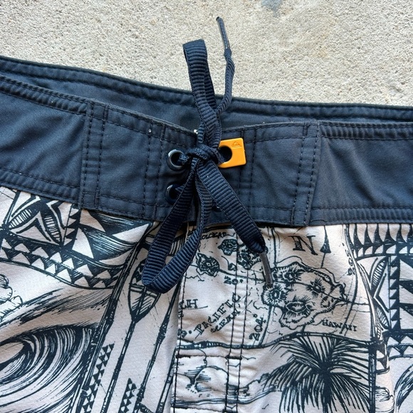 O’Neil Men's Size M Multicolored Swim Trunks With Adjustable Waist and Pockets - Picture 3 of 8